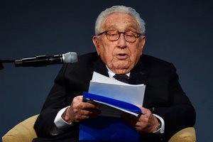 Po dar vieno H. Kissingerio pareiškimo – Kijevo atkirtis: siūlymą pavadino „nuolaidžiavimu agresoriui“