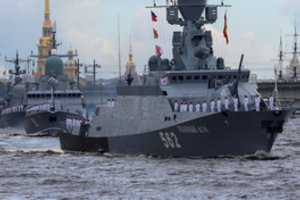 Rusija paskelbė apie bendras karinio laivyno pratybas su Kinija