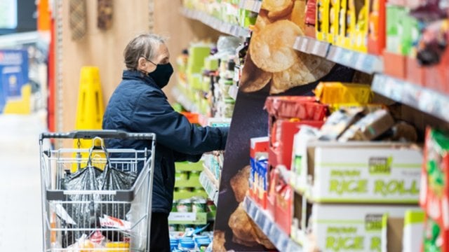 Kylančios kainos pakeitė lietuvių Kalėdų įpročius: ekonomistai sako – sausis atneš ir geresnius laikus