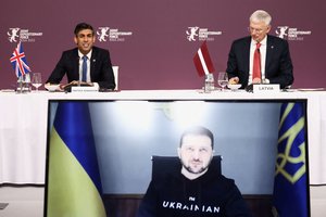 R. Sunakas kelionėje po Baltijos šalis ragina sąjungininkus tvirtai palaikyti Ukrainą