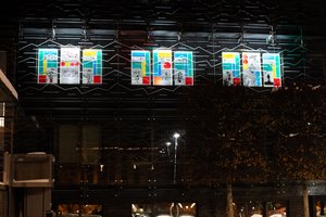 Vilniuje šviesos instaliacijoje sužibo ukrainiečių vaikų iliustruota kalėdinė pasaka