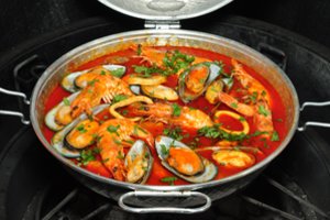 Portugališkas žuvies, jūrų gėrybių ir mėsos troškinys: K. Krivickas pasidalijo receptu