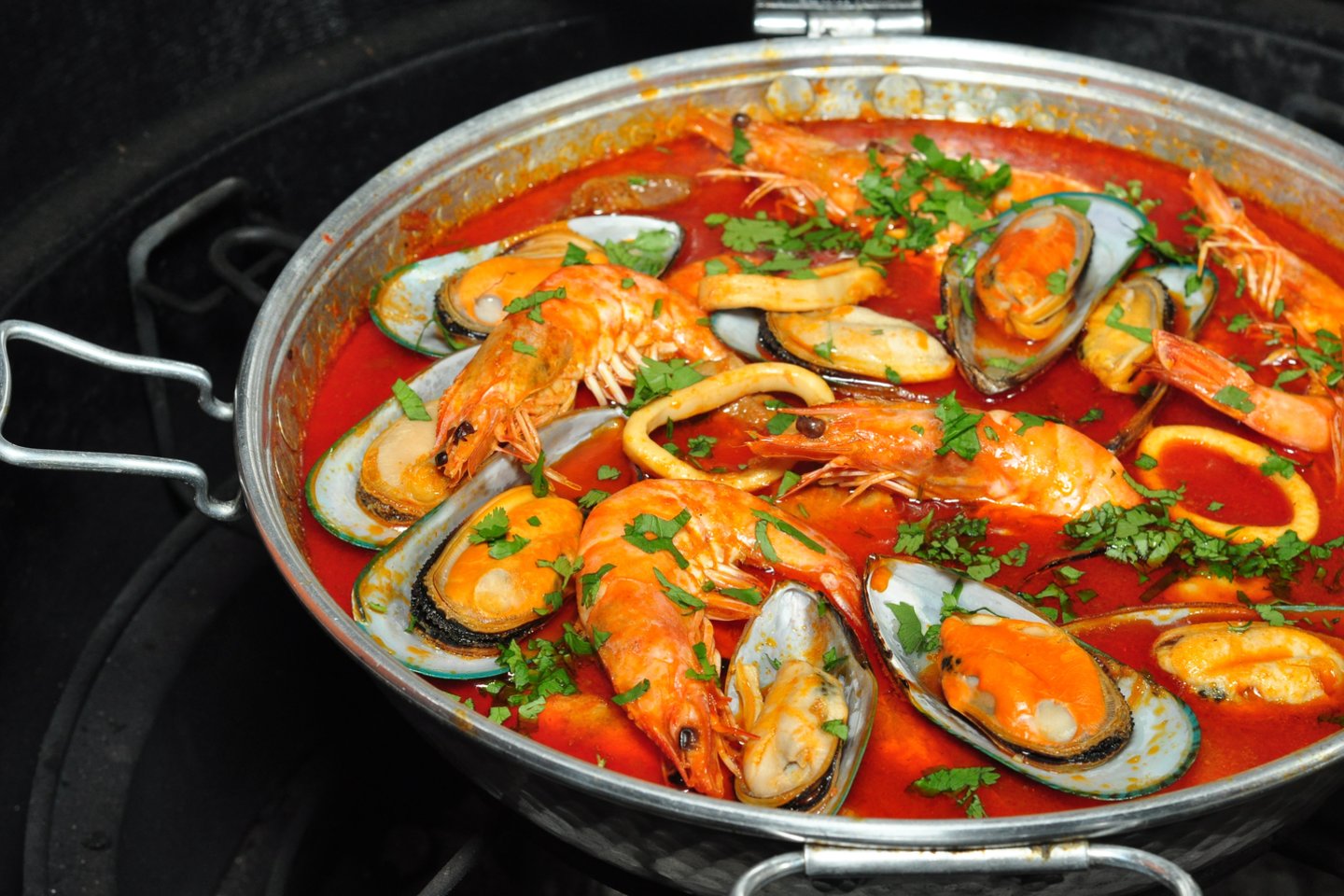  Portugališkas žuvies, jūrų gėrybių ir mėsos troškinys.<br> K. Krivicko nuotr.