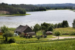 Ūkininkais apsiskelbusieji gali likti be sodybų paežerėse: Seimas gerokai sugriežtino reikalavimus