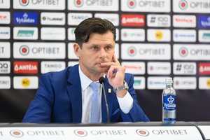 Prasidėjus Neeilinei LFF konferencijaai T. Danilevičius palinkėjo Seimo nariams užsiiminėti „savo klausimais“