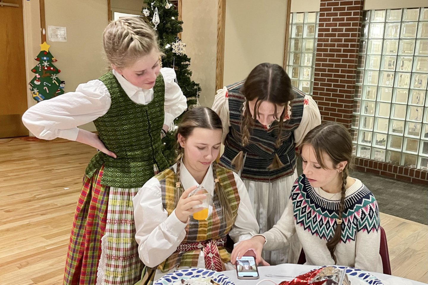  Kolorado lituanistinė mokykla, kartu su Kolorado lietuvių bendruomene, paminėjo artėjančias šv. Kalėdas.<br> Autorių nuotr.