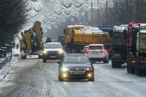 Kova su lijundra Vilniuje jau pareikalavo šimtų tonų druskos-smėlio mišinio