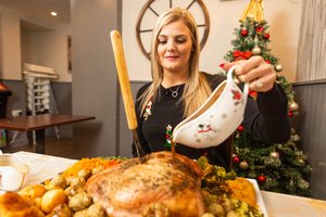 Trijų virtuvės virtuozų sukurti kepto kalakuto receptai Kalėdoms: prireiks ir žolynų, ir vaisių