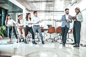 Charizmą gali išsiugdyti kiekvienas: kaip būti patraukliam?