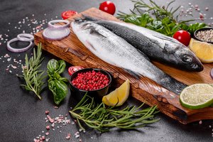 Ruošdami šventinius patiekalus nepamirškite prieskoninių žolelių: štai kas kam tinka