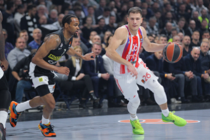 „Crvena zvezda“ paraiška – išvykoje pranoko dviženklį deficitą iššvaisčiusią „Olympiakos“