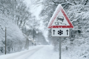 Arktinė pūga kelia kelionių chaosą JAV