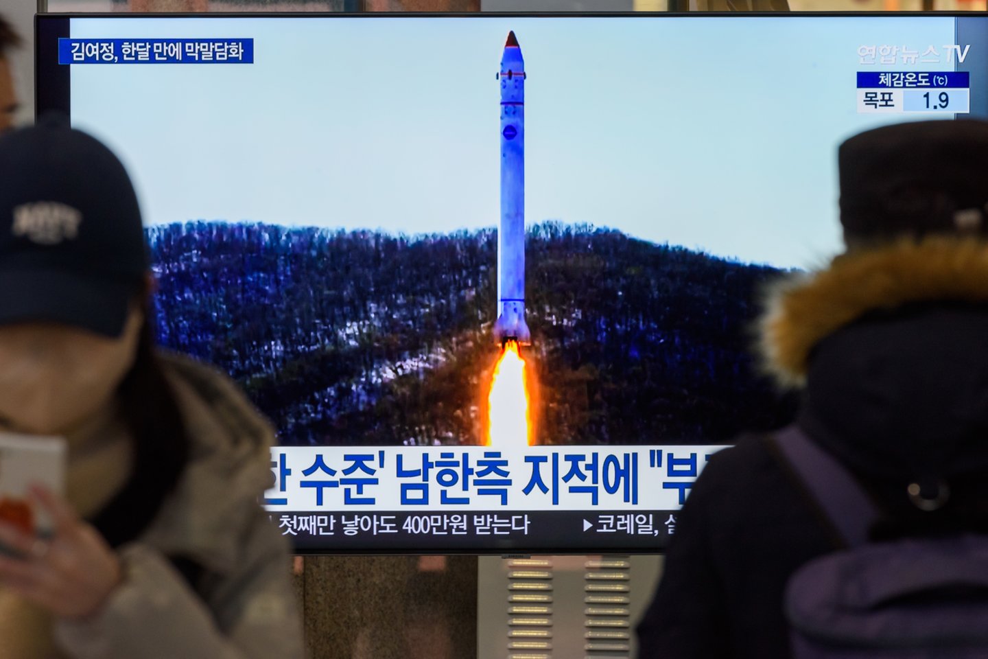 Penktadienį Šiaurės Korėja paleido „neatpažintą balistinę raketą“, pranešė Seulo kariuomenė. Tai naujausias iš sankcijas pažeidžiančių Šiaurės Korėjos atliktų bandymų.<br>Zuma Press/Scanpix asociatyvi nuotr.