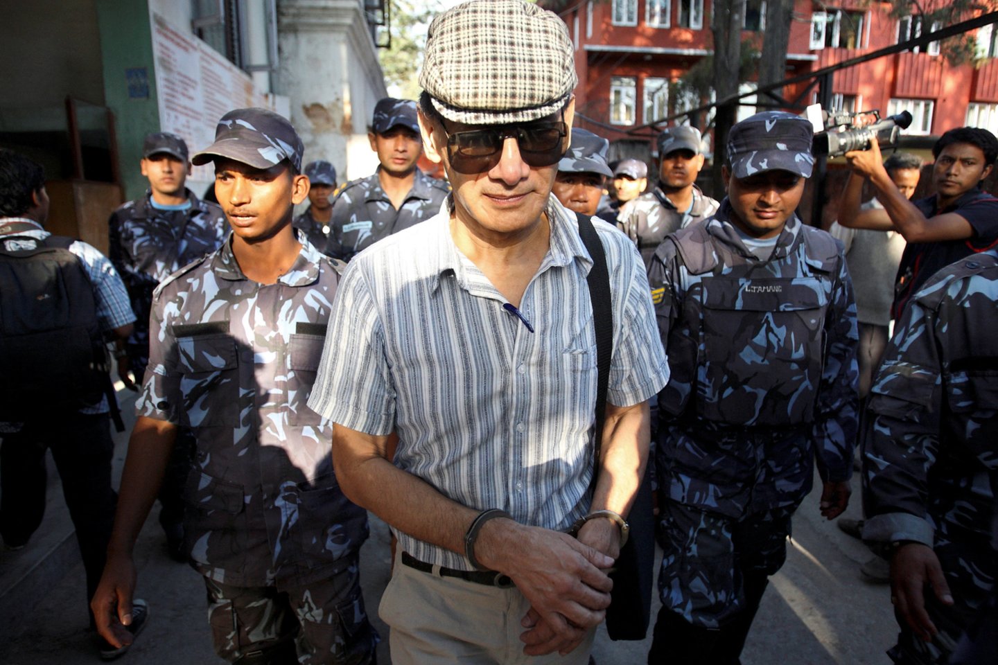 ​Prancūzų serijinis žudikas Charles'is Sobhrajas, siejamas su XX amžiaus 8-o dešimtmečio žmogžudysčių virtine visoje Azijoje, penktadienį buvo paleistas iš Nepalo kalėjimo, pranešė naujienų agentūros AFP reporteris.<br>Reuters/Scanpix nuotr.