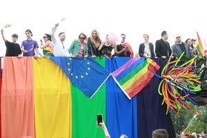 Paaiškino, kodėl visoje ES siekiama apibrėžti vienodas teises vaikus auginančioms LGBT poroms: atskleidė garsios bylos detales