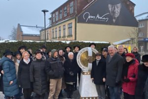 Jono Meko skvere – jam skirtas atminimo ženklas