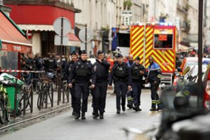Per šaudymo išpuolį Paryžiaus centre žuvo trys žmonės, įtariamasis sulaikytas
