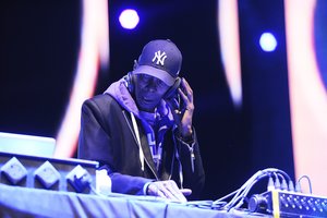 Mirė britų grupės „Faithless“ vokalistas Maxi Jazz