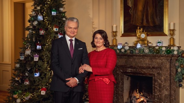 Švenčių proga Gitanas ir Diana Nausėdos kreipėsi į tautiečius: kiekvienam linki Kalėdų stebuklo