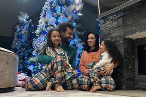 Nuotrauką prie kalėdinės eglutės įsikėlęs M. Salahas sulaukė pasipiktinimo bangos