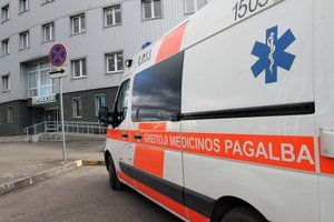 Kauno pensininkų šeimoje liejosi smurtas: vyras trenkė buteliu per galvą moteriai