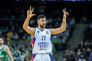 „Fenerbahce“ ir „Anadolu Efes“ krepšinio spektaklis Turkijoje: panaikintas didžiulis deficitas, įspūdingi metimai ir pratęsimas