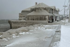 Audros mastas JAV – kone beprecedentis: stingdantis šaltis ir pūgos pražudė jau 47 žmones