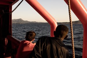 Italija leido į savo uostą įplaukti gelbėjimo laivui „Ocean Viking“ su 113 migrantų