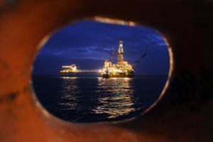 Rusijai įvedus savo naftos eksporto draudimą – šnipštas: šios žaliavos kainos praktiškai nepakito