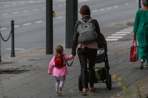 Sužinoję, kiek augs vaiko pinigų išmoka, nustėro: už tiek net sauskelnės neišeina