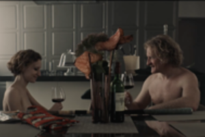 Intymiose scenose nusifilmavę aktoriai: „Su drabužiais besimylintys žmonės kine atrodo juokingai“