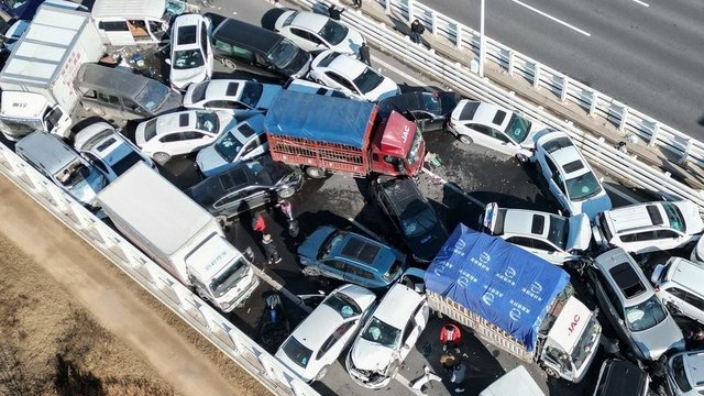 Masinė autokatastrofa Kinijoje: greitkelyje susidūrė daugiau nei 200 transporto priemonių