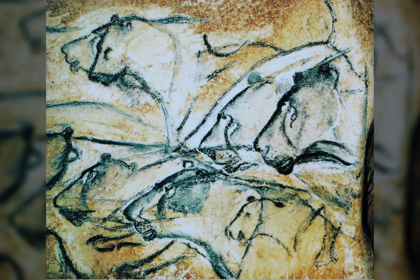 Akmeninių graviūrų serija, vaizduojanti keistus gyvūnus su susiliejusiais kūnais, neseniai vėl paskatino spėliojimus apie ankstyviausias animacijos formas.<br>Wikimedia commons