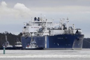 Suskystintų gamtinių dujų laivas atplaukė į Suomijos uostą