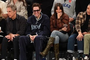 Romanas truko trumpai: Emily Ratajkowski išsiskyrė su komiku Pete'u Davidsonu