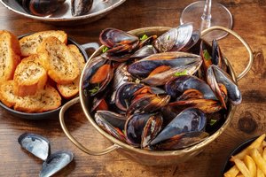 Žinomas šefas pasidalijo midijų receptu: paruošite lengvai – pietausite kaip restorane