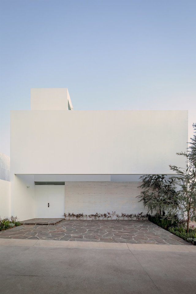 Minimalistinį namą Meksikoje, La Piedad mieste, jo architektas apibūdina kaip „introspektyvinę architektūrą“.<br>Cesar Bejar / archdaily.com nuotr.