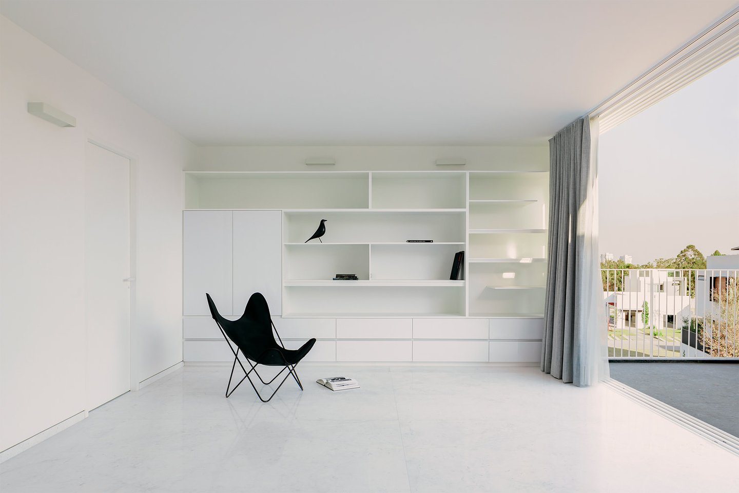 Minimalistinį namą Meksikoje, La Piedad mieste, jo architektas apibūdina kaip „introspektyvinę architektūrą“.<br>Cesar Bejar / archdaily.com nuotr.