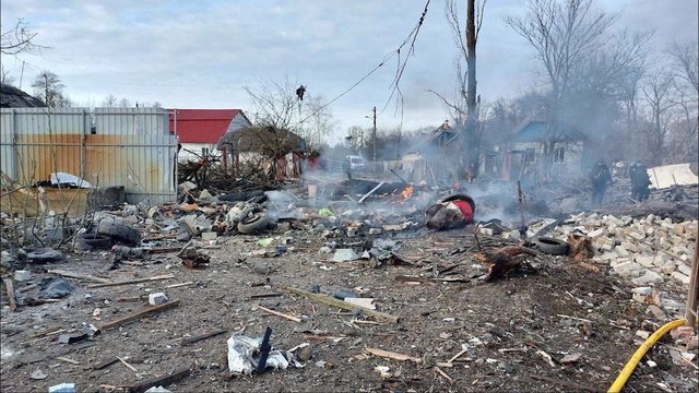 Rusų sprogimai vėl griaudėjo visoje šalyje: užfiksavo Kyjivą apšaudžiusių raketų padarinius