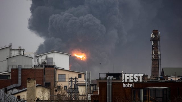 Okupantai Ukrainoje surengė didelio masto raketų apšaudymą: beveik visas Lvivas liko be elektros