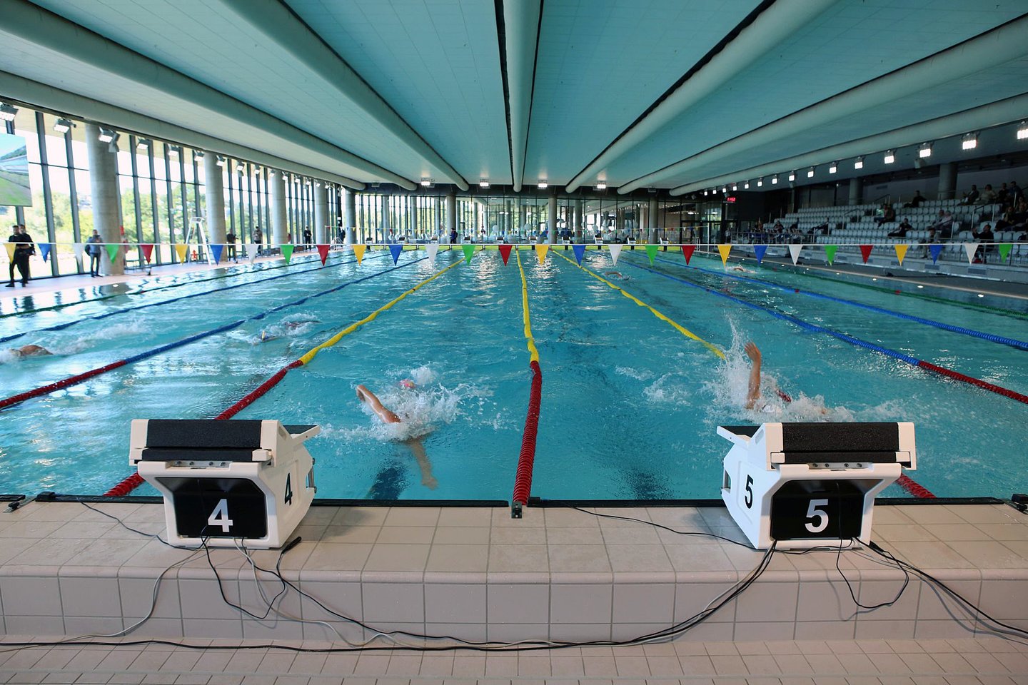 Kaune, Nemuno saloje, atidarytas Tarptautinės plaukimo federacijos (FINA) reikalavimus atitinkantis olimpinis baseinas.  <br>M.Patašiaus nuotr.