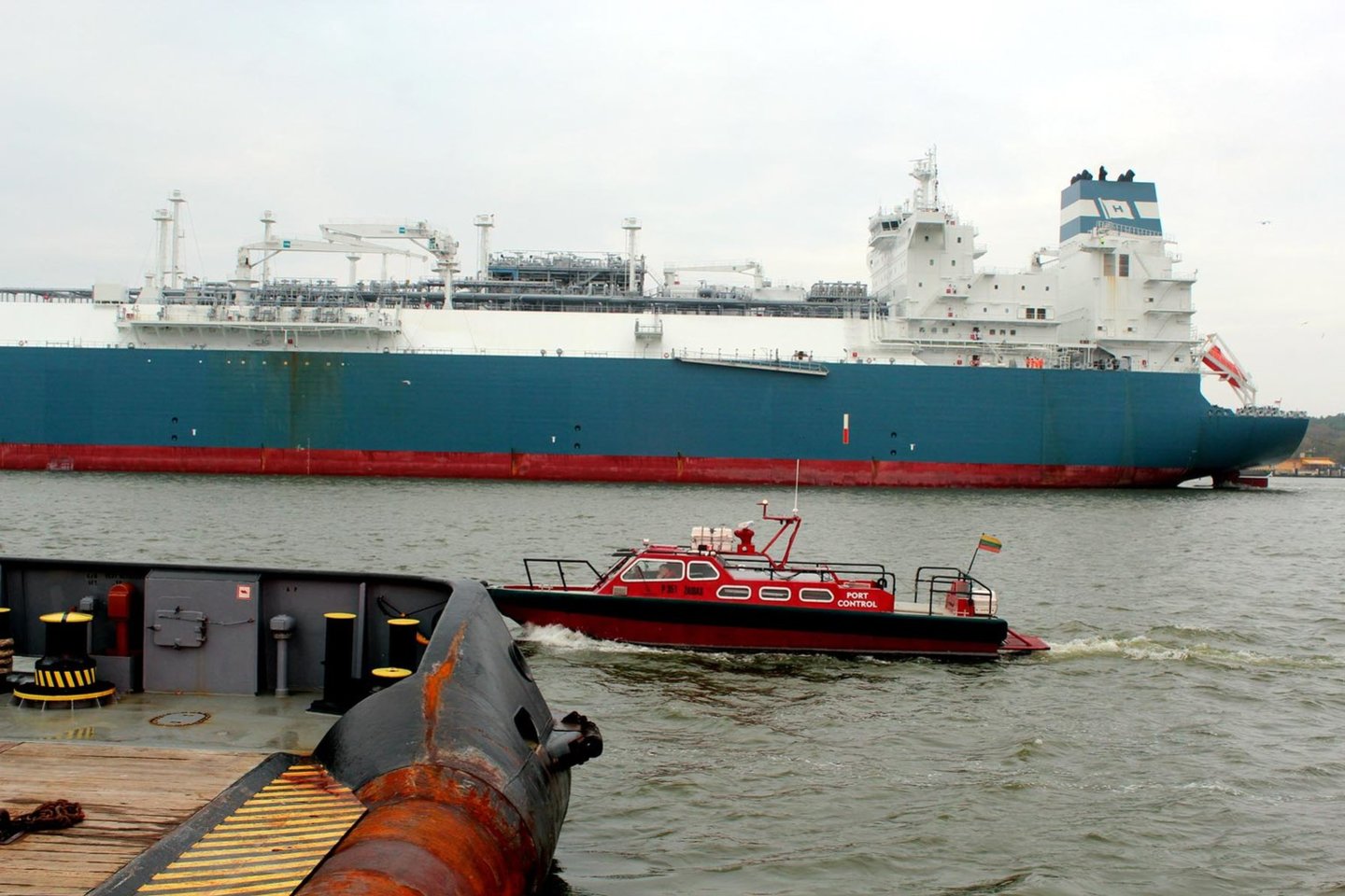„Klaipėdos naftos“ akcininkai pritarė suskystintų gamtinių dujų laivo-saugyklos „Independence“ įsigijimui iš Norvegijos kompanijos „Hoegh LNG“.<br>G.Pilaičio nuotr.