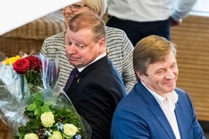R. Karbauskis abejoja, ar galėtų burti koaliciją su reitinguose lyderiaujančia S. Skvernelio partija