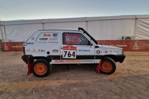 Istorinė technika Dakare V. Miliui priminė 1990-uosius: Lietuvoje šie „visureigiai“ buvo ypač paklausūs