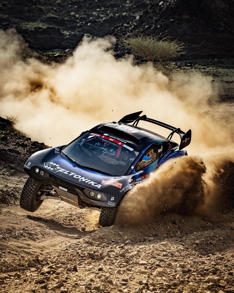 Likus vienai dienai iki Dakaro ralio 2023 pradžios, septynios lietuvių komandos testuoja savo techniką.