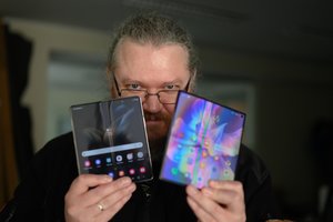 „Samsung Galaxy Fold4“ ir „Huawei Mate Xs 2“ testas: kuo labiausiai skiriasi šie telefonai?