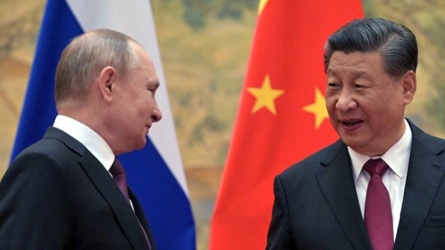 V. Putinas kalbėjo su Kinijos prezidentu: pareiškė, kad norėtų glaudesnio karinio bendradarbiavimo