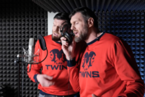 Naujųjų metų transliacijoje uždainuosiantys broliai Lavrinovičiai: „Žmonos sakė, kad labai puikiai“