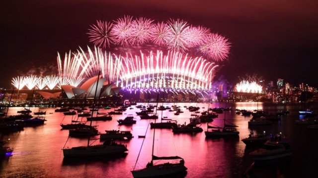 Pasaulis pasitinka 2023-iuosius: Sidnėjuje dangų nušvietė vienas įspūdingiausių šventinių spektaklių