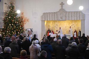 Vatikane susirinkę tikintieji išreiškė liūdesį ir susižavėjimą Benediktu XVI